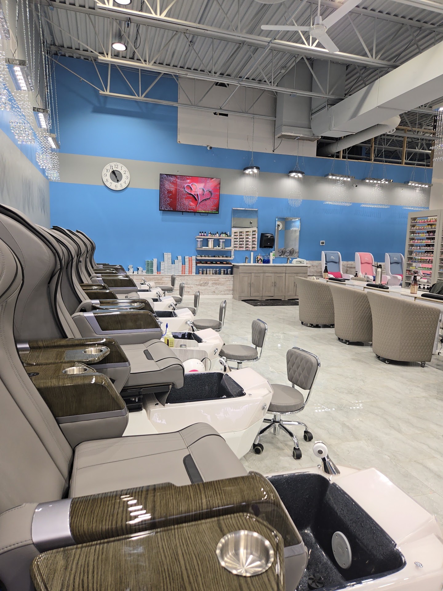 Lux Spa Nails nail photo 5